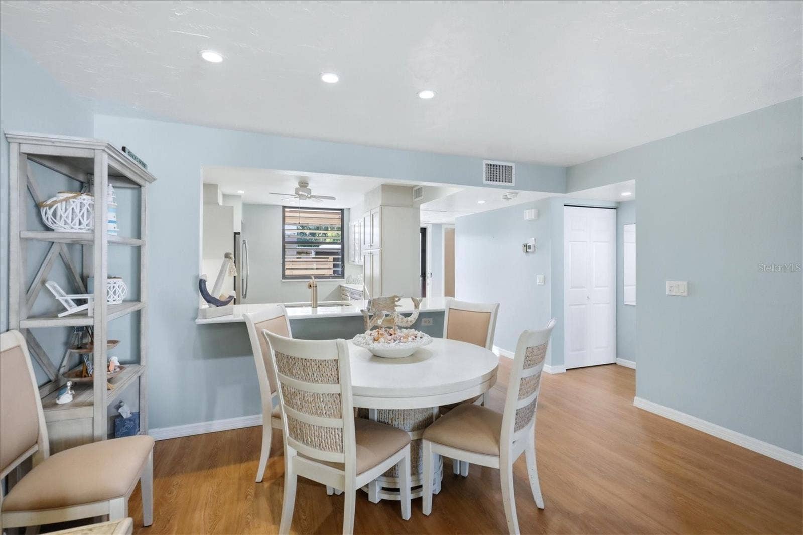 753 OAKVIEW DRIVE, Bradenton, FL 34210 753 OAKVIEW DRIVE, Bradenton, FL 34210