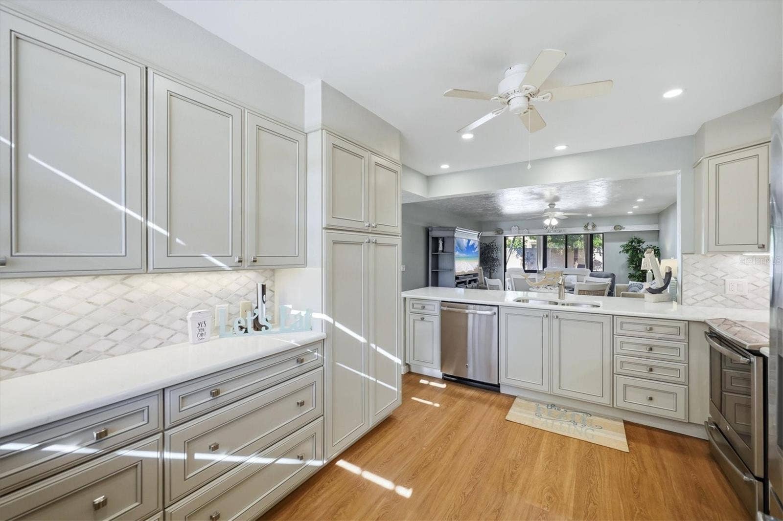753 OAKVIEW DRIVE, Bradenton, FL 34210 753 OAKVIEW DRIVE, Bradenton, FL 34210