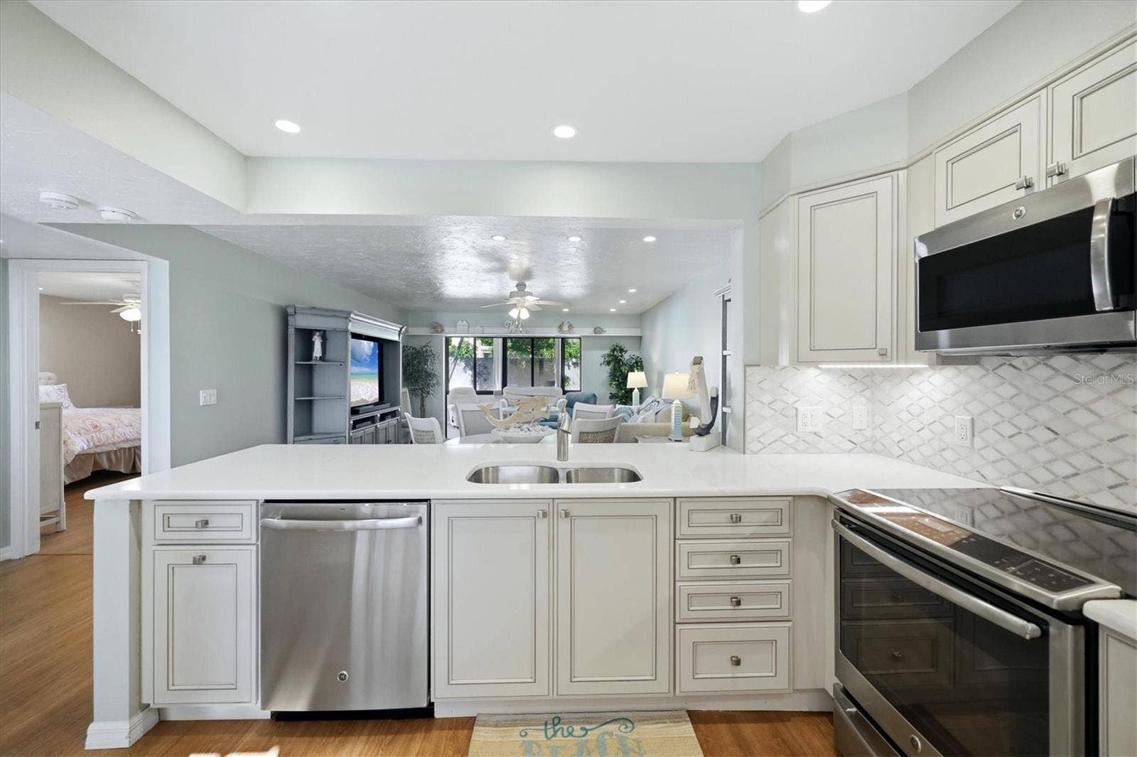 753 OAKVIEW DRIVE, Bradenton, FL 34210 753 OAKVIEW DRIVE, Bradenton, FL 34210