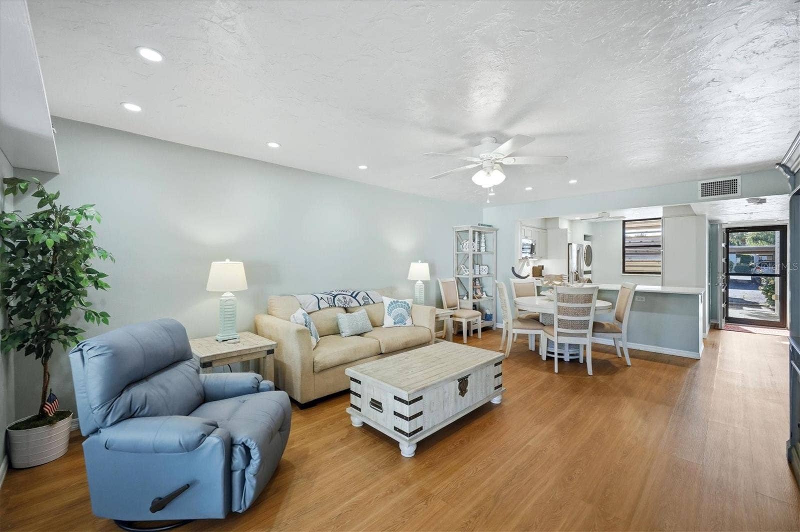 753 OAKVIEW DRIVE, Bradenton, FL 34210 753 OAKVIEW DRIVE, Bradenton, FL 34210