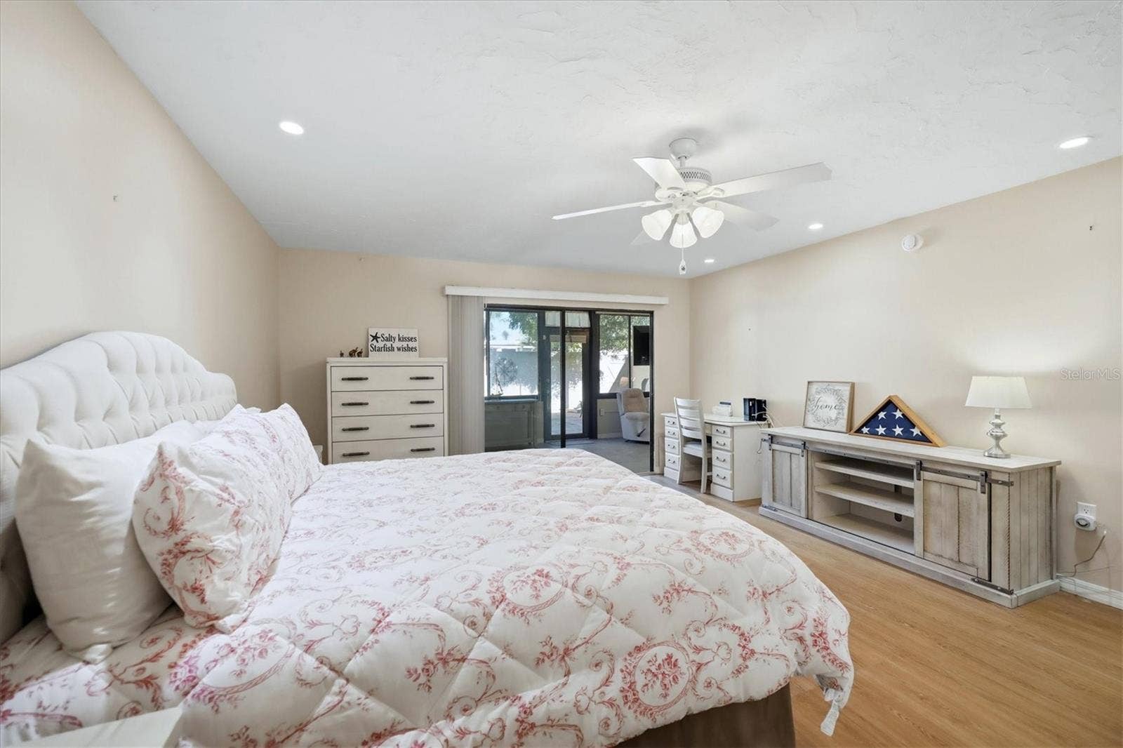 753 OAKVIEW DRIVE, Bradenton, FL 34210 753 OAKVIEW DRIVE, Bradenton, FL 34210