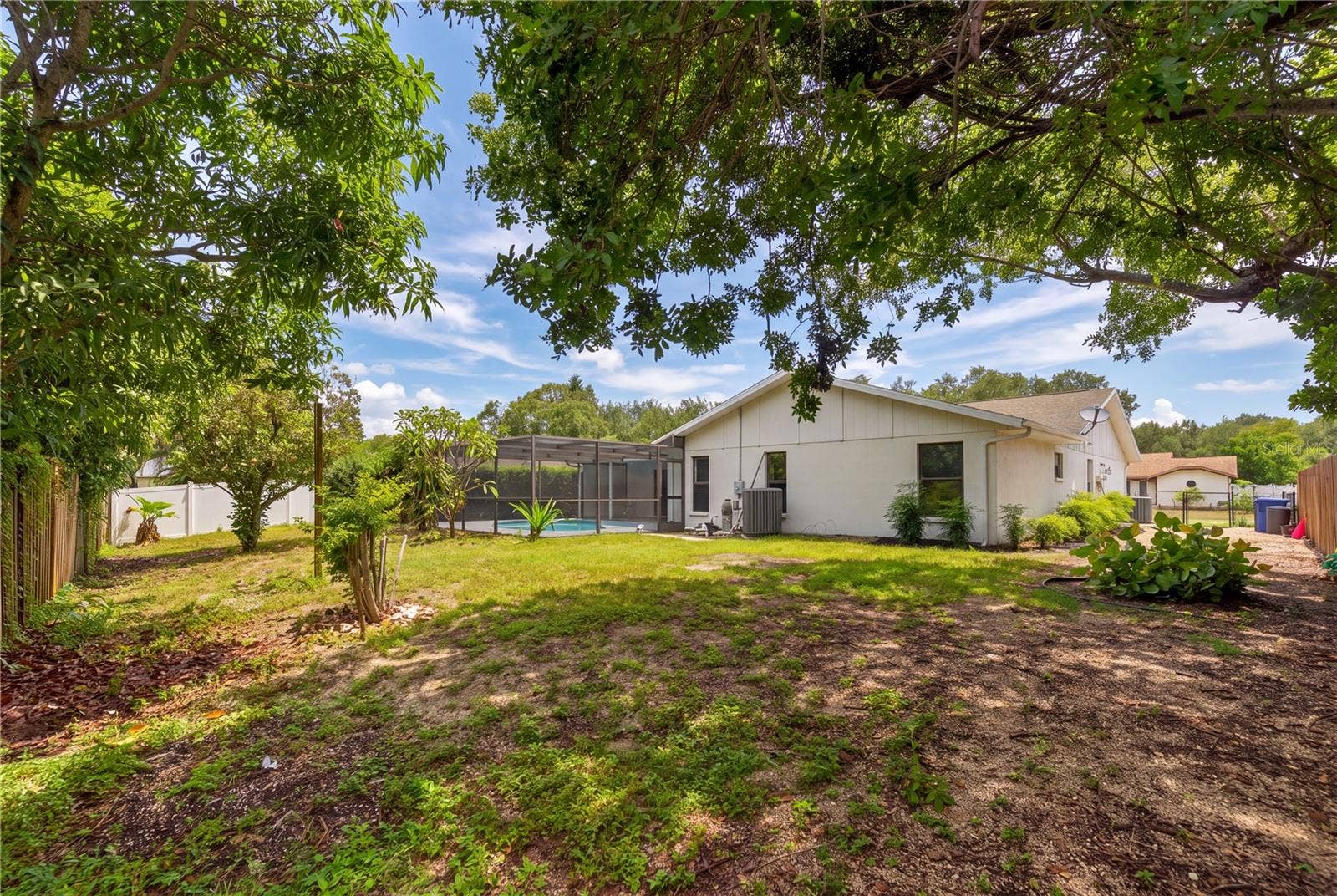 2014 COUNTRY MEADOWS LANE, Sarasota, FL 34235