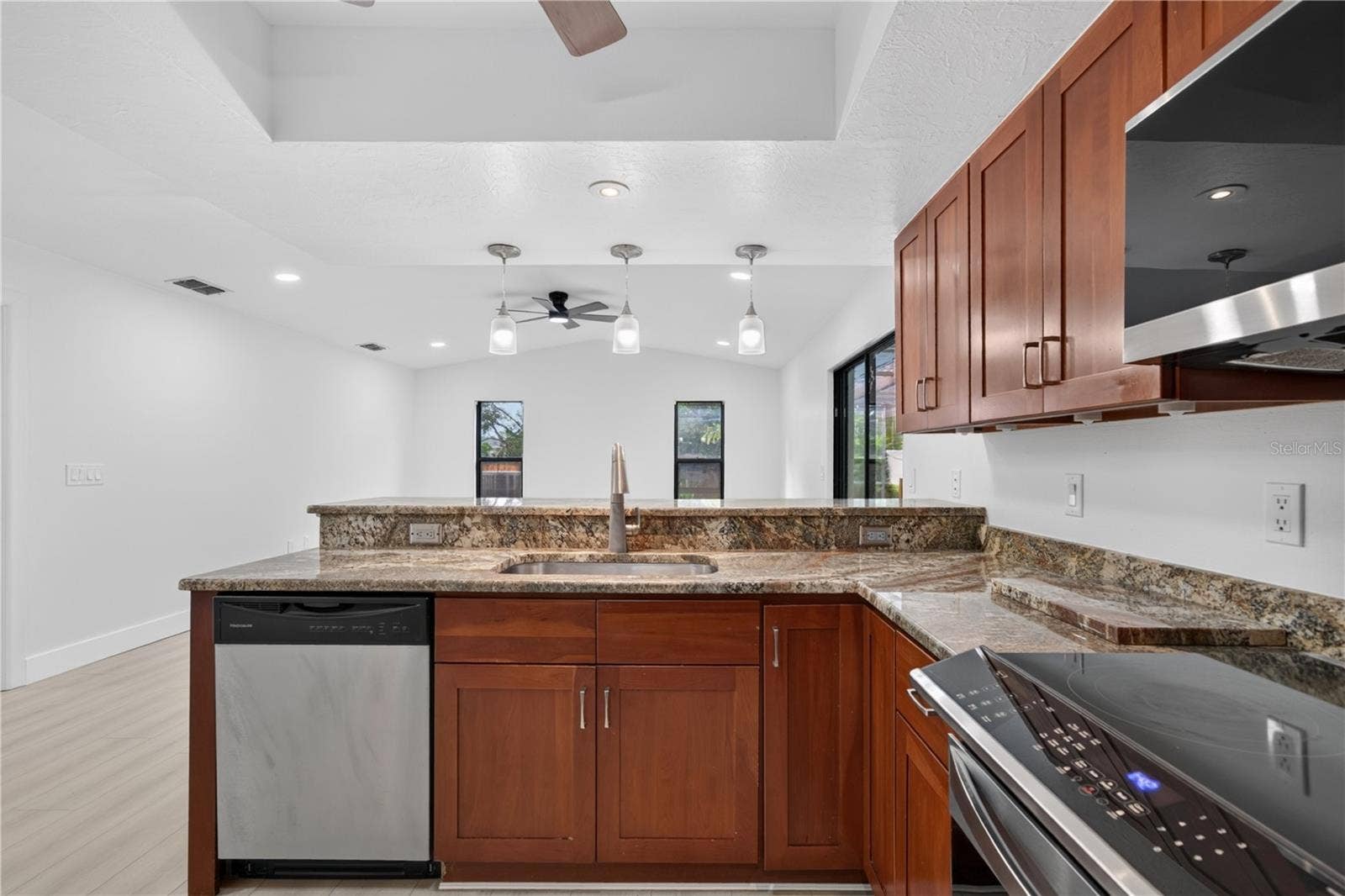 2014 COUNTRY MEADOWS LANE, Sarasota, FL 34235