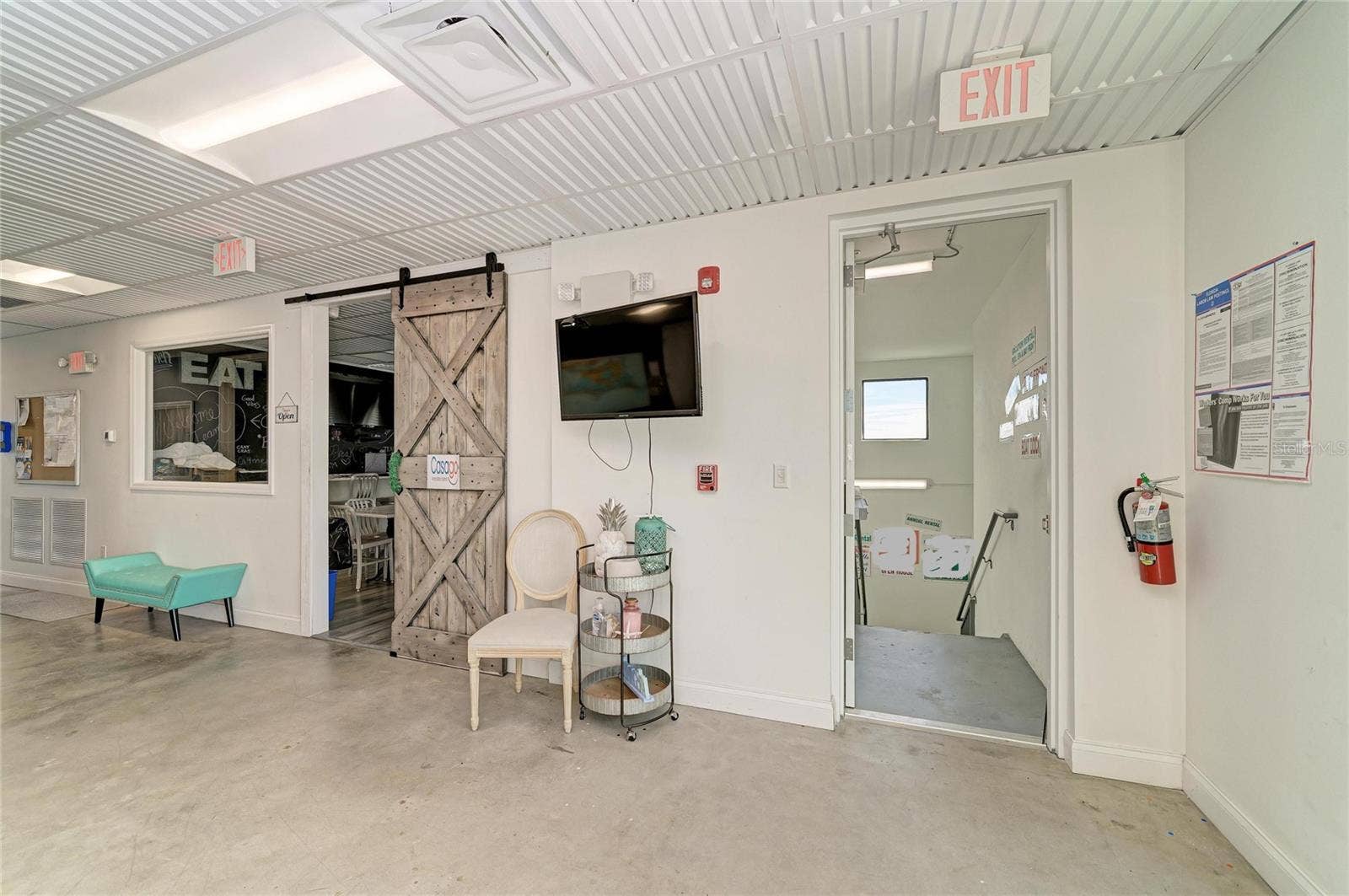 3004 AVENUE C, Holmes Beach, FL 34217 Third level - lobby area