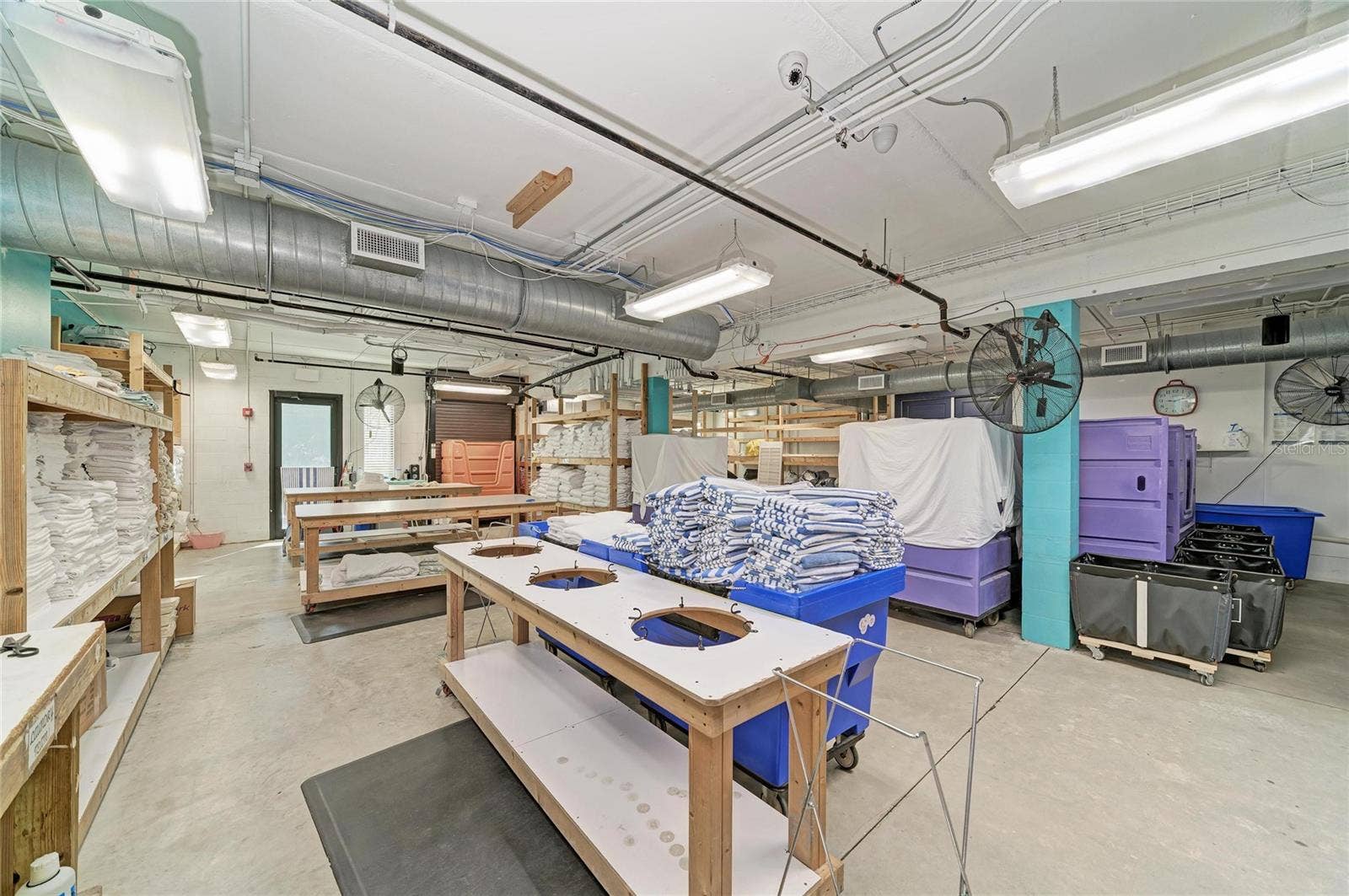 3004 AVENUE C, Holmes Beach, FL 34217 Ground level - high and open ceilings