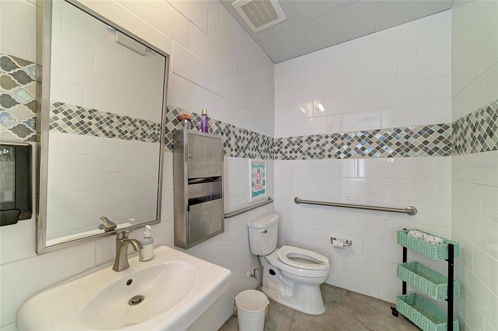 3004 AVENUE C, Holmes Beach, FL 34217 Bathroom
