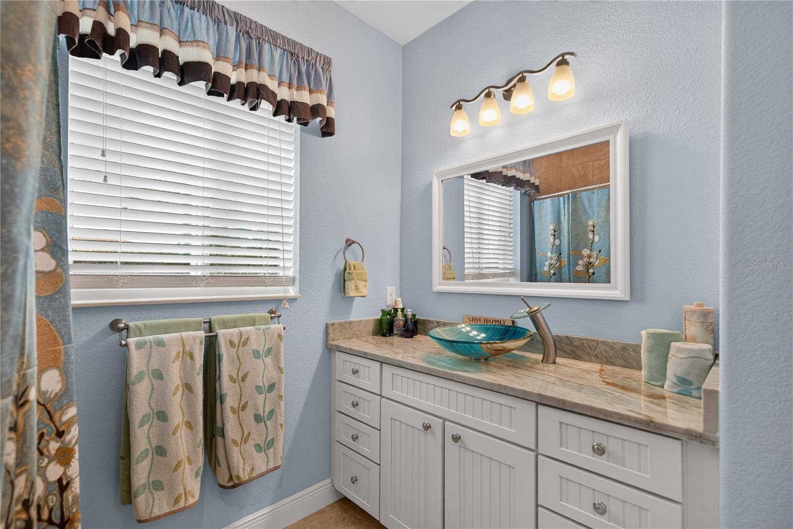 434 E CASHEW, Punta Gorda, FL 33955 Guest Bathroom