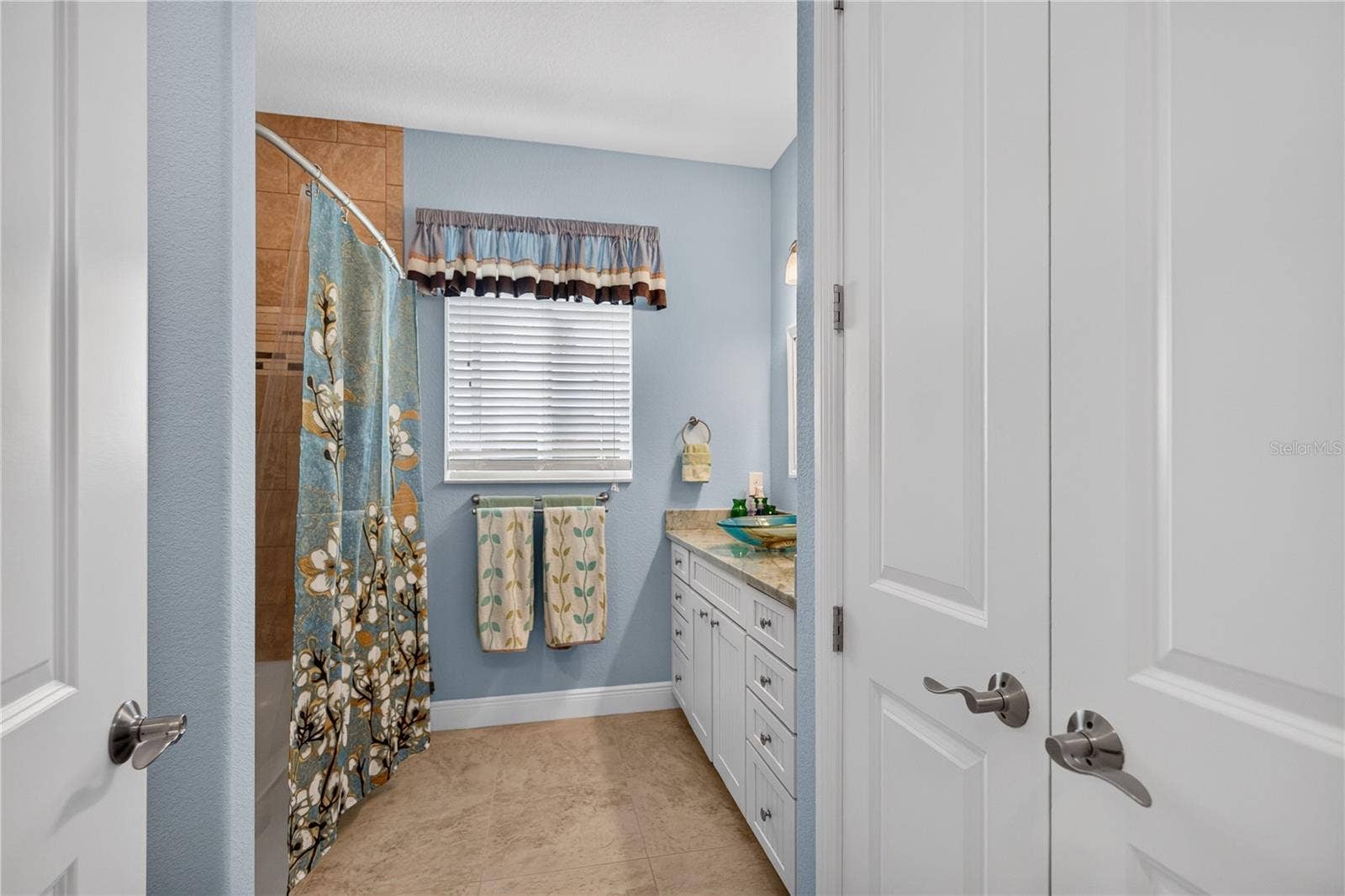 434 E CASHEW, Punta Gorda, FL 33955 Guest Bathroom