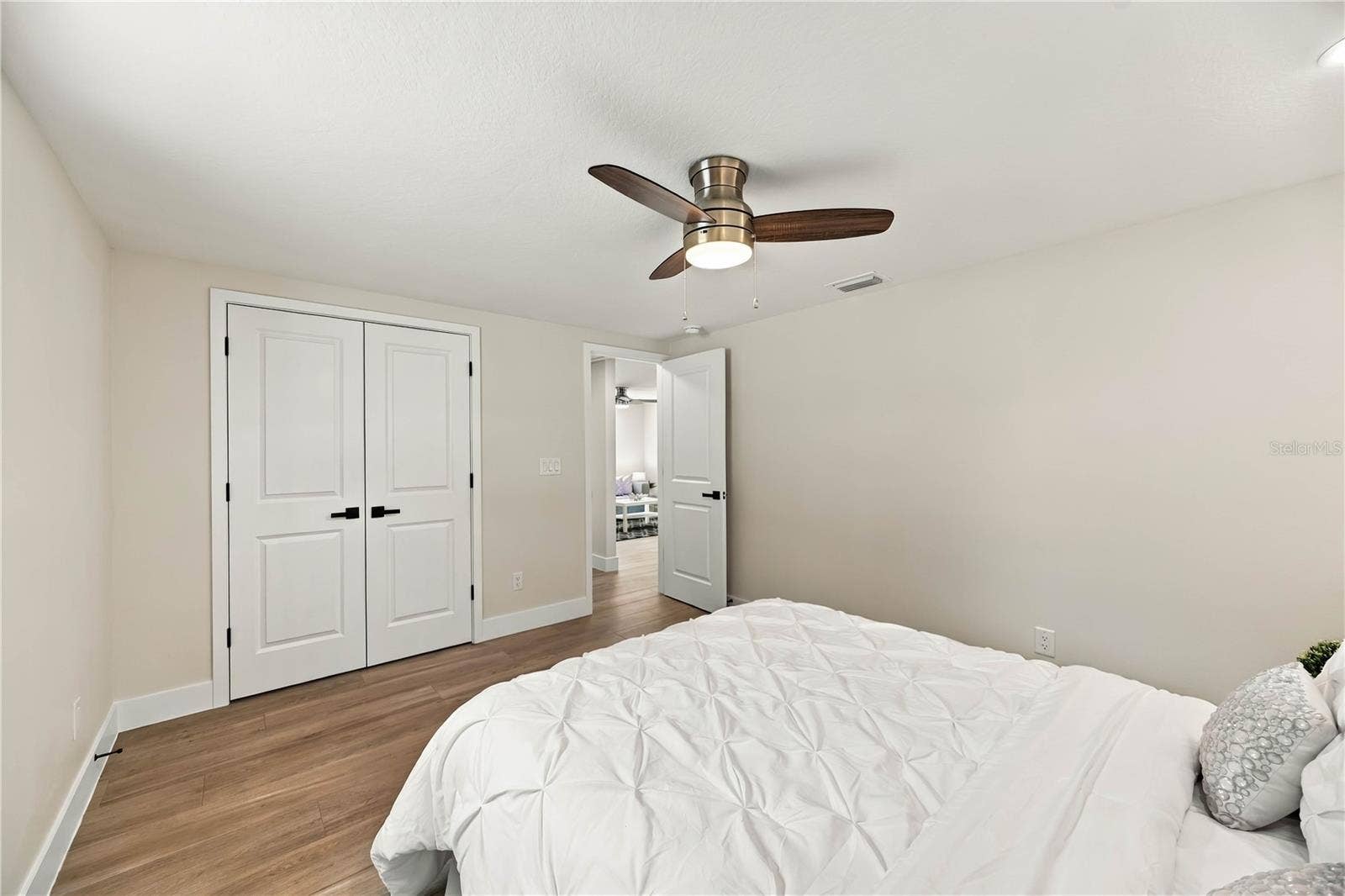 1802 ROBINHOOD STREET, Sarasota, FL 34231 1802 ROBINHOOD STREET, Sarasota, FL 34231