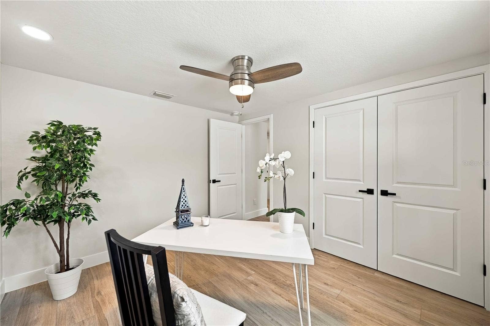 1802 ROBINHOOD STREET, Sarasota, FL 34231 1802 ROBINHOOD STREET, Sarasota, FL 34231