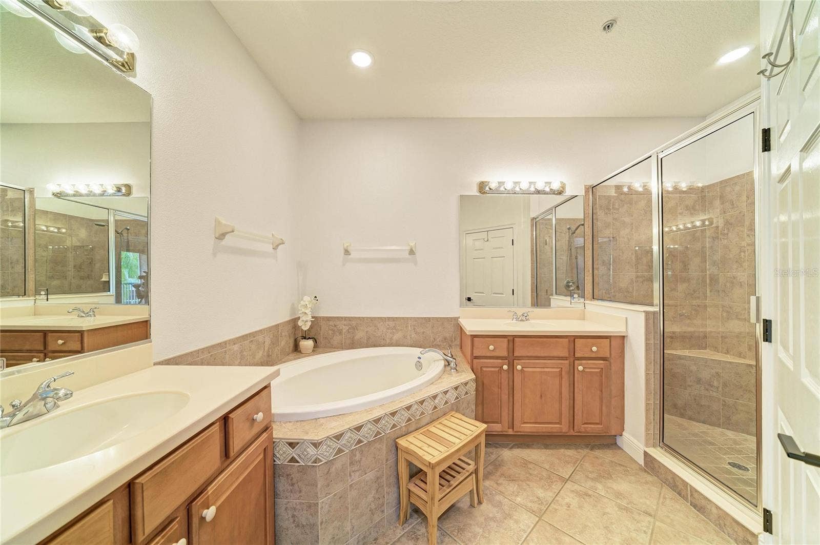 6556 MOORINGS POINT CIRCLE, #202, Lakewood Ranch, FL 34202 Primary Bath