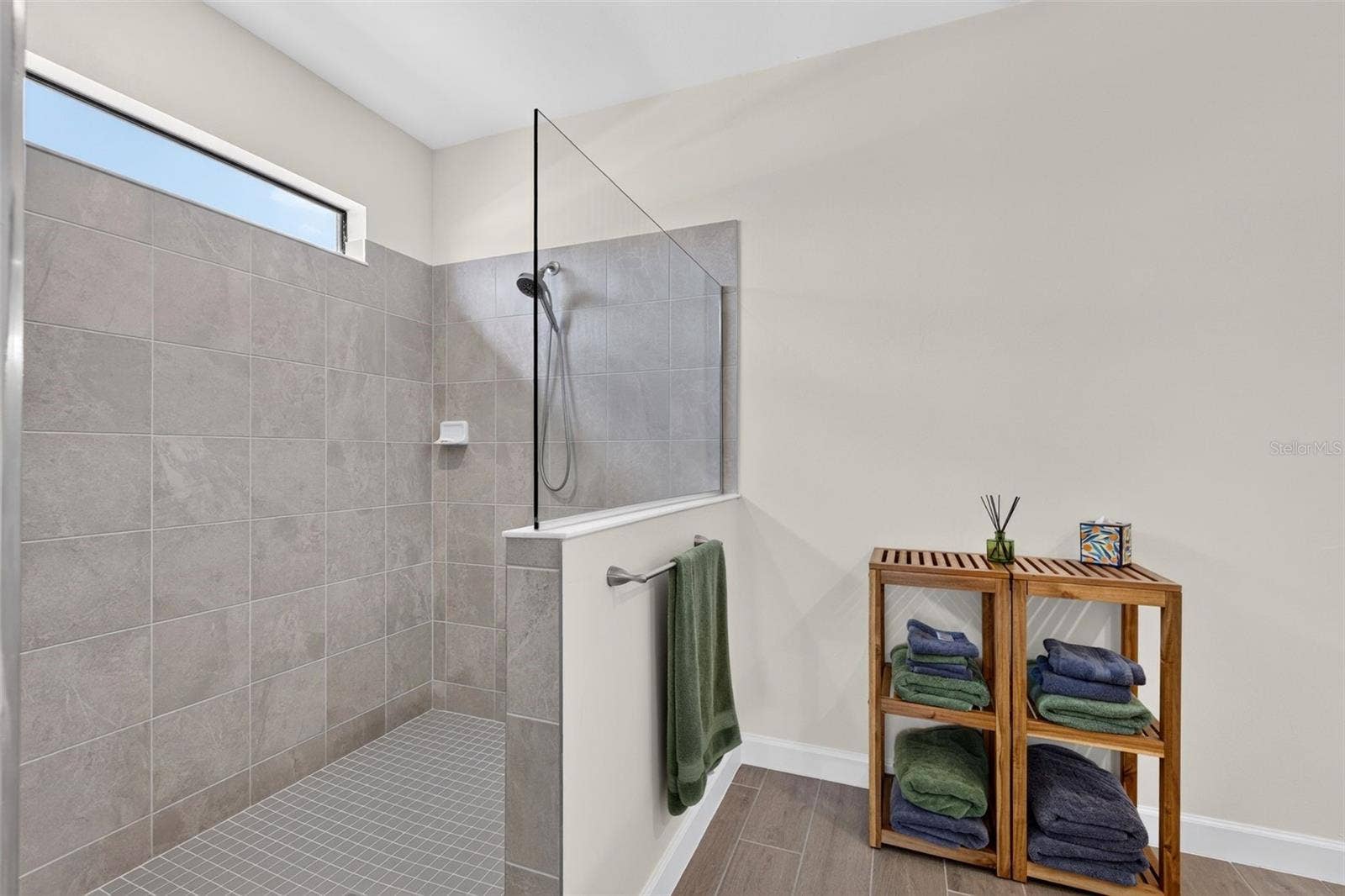15104 OXFORD GREY DRIVE, Bradenton, FL 34211 Walk-in Shower