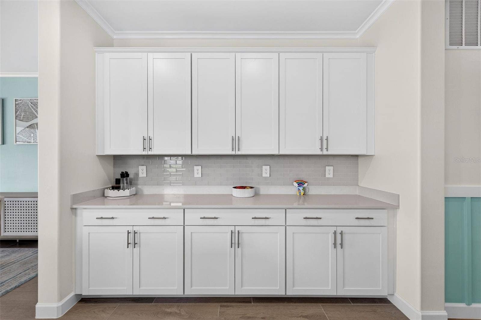 15104 OXFORD GREY DRIVE, Bradenton, FL 34211 Serving Bar