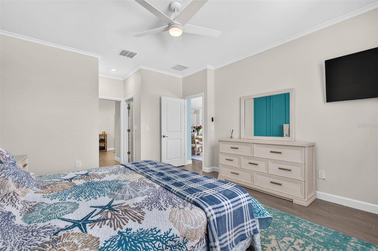 15104 OXFORD GREY DRIVE, Bradenton, FL 34211 Mounted T.V