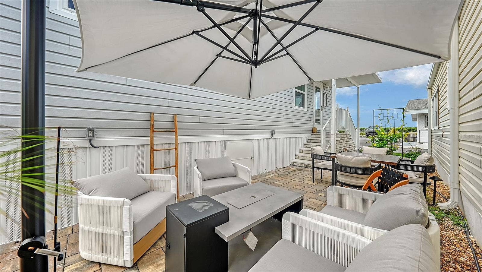 Outdoor sitting area