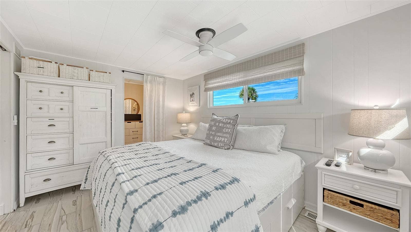 Owner's bedroom with walkin closet