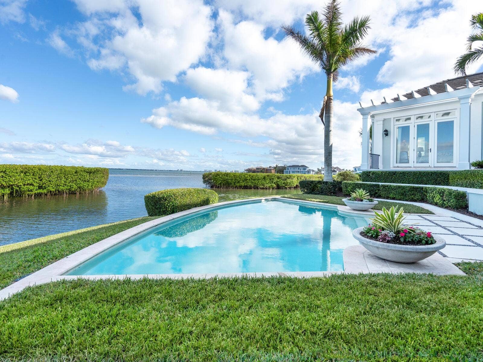 560 HARBOR POINT ROAD, Longboat Key, FL 34228
