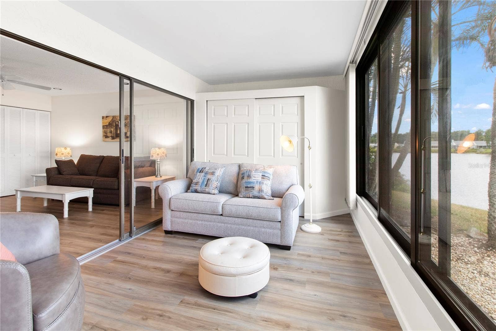 220 LAKEWOOD DRIVE, #220, Bradenton, FL 34210 Lanai.