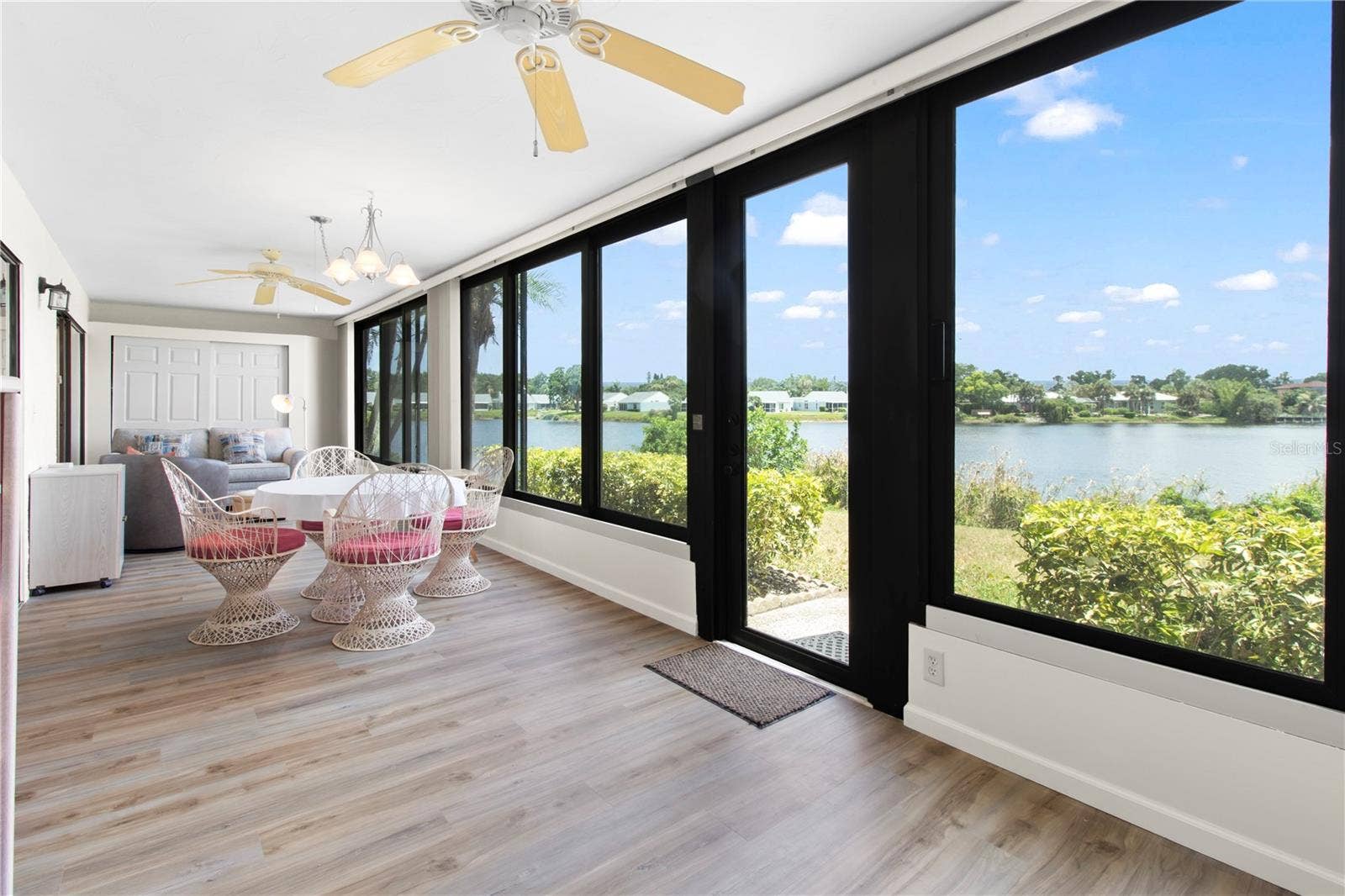 220 LAKEWOOD DRIVE, #220, Bradenton, FL 34210 Look at that lake?