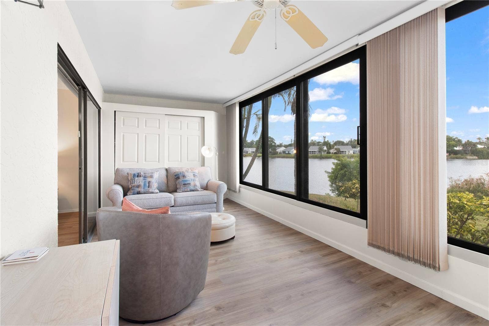 220 LAKEWOOD DRIVE, #220, Bradenton, FL 34210 lanai overlooking lake.