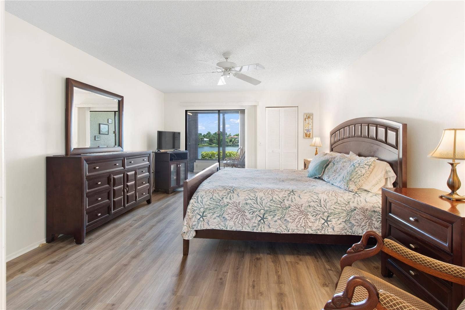 220 LAKEWOOD DRIVE, #220, Bradenton, FL 34210 Primary bedroom.