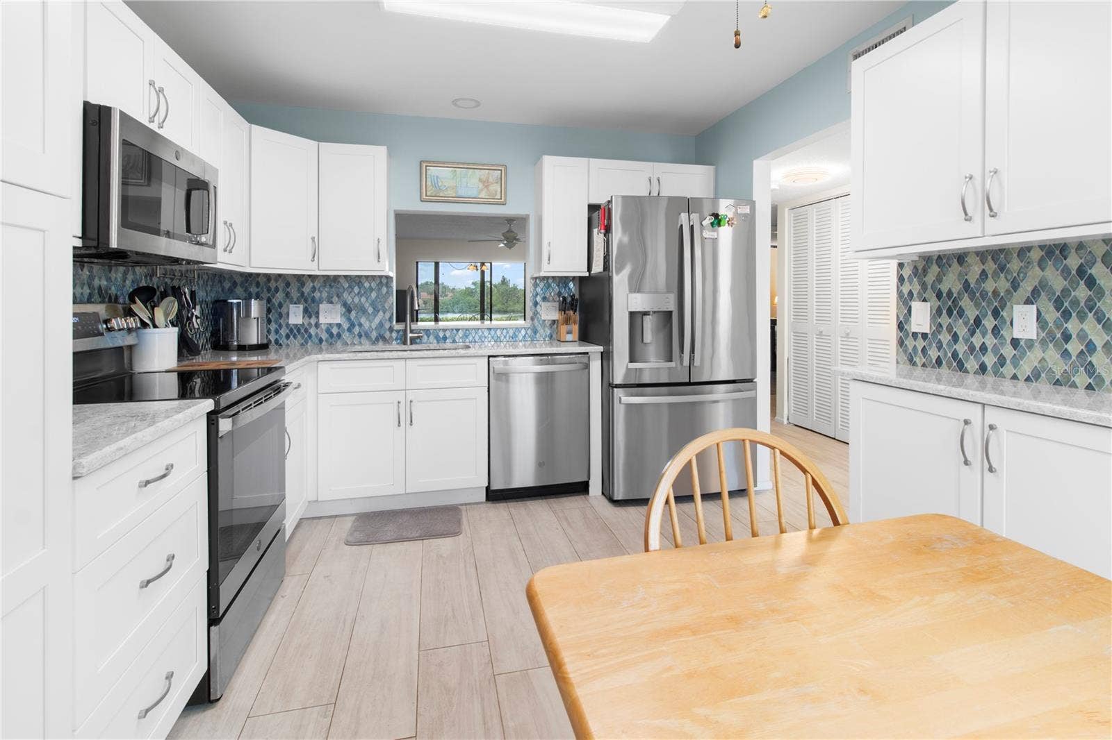 220 LAKEWOOD DRIVE, #220, Bradenton, FL 34210 Kitchen.