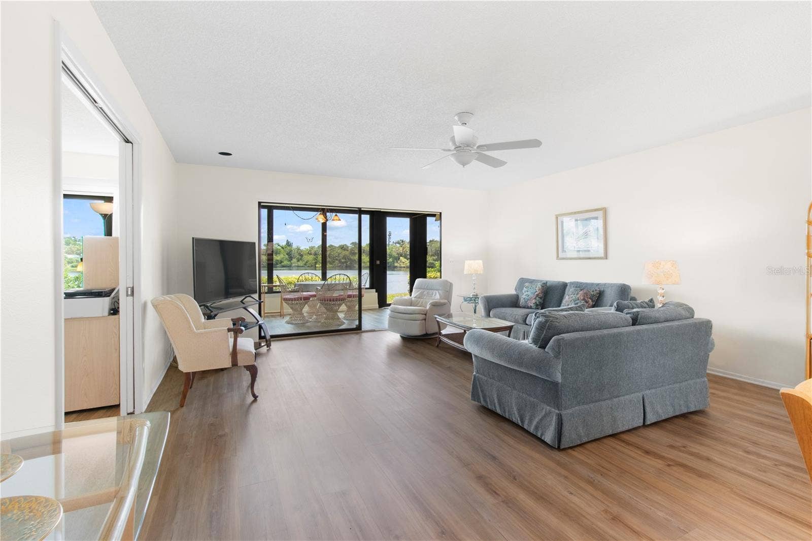 220 LAKEWOOD DRIVE, #220, Bradenton, FL 34210 Living room.