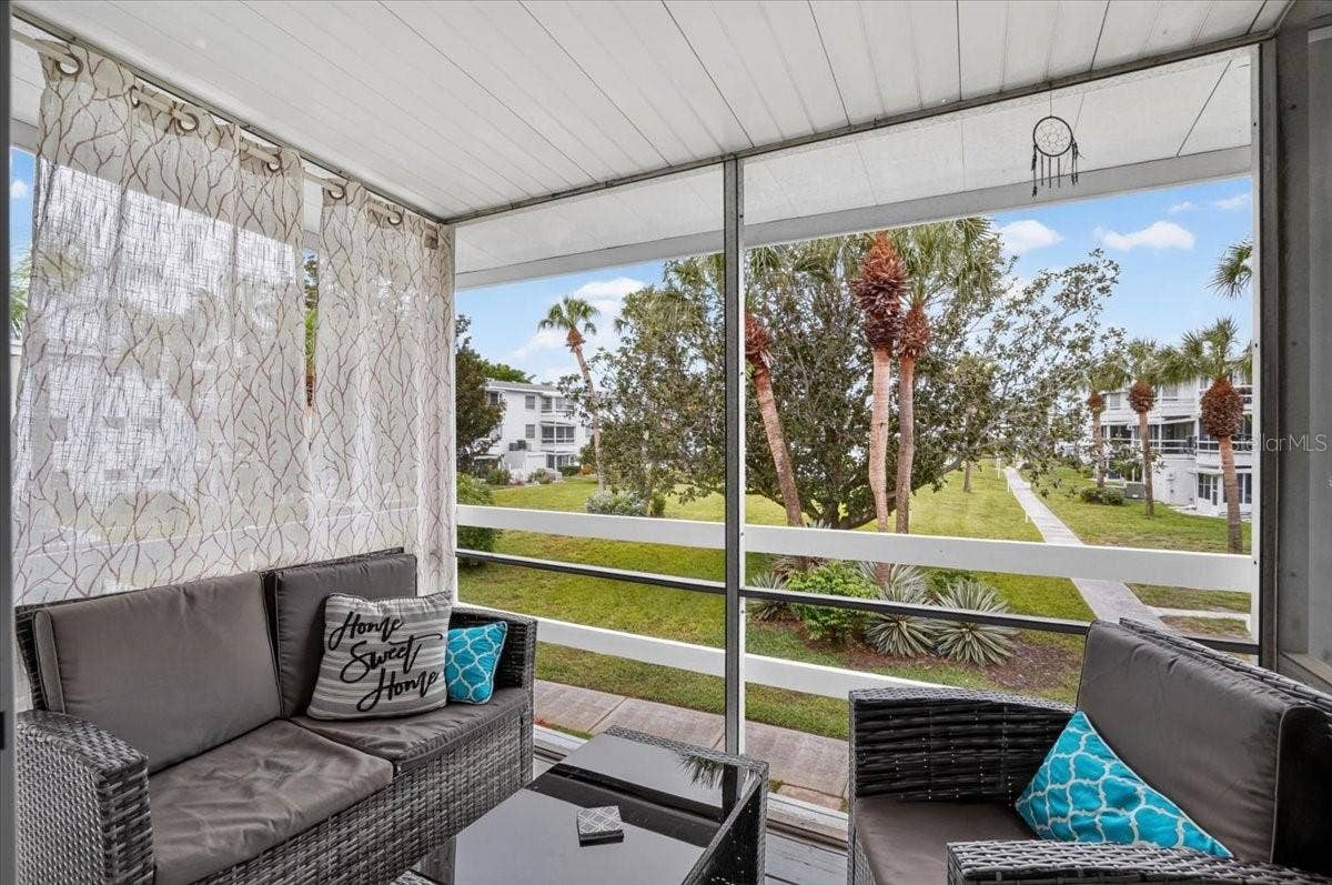 Lanai overlooks Courtyard