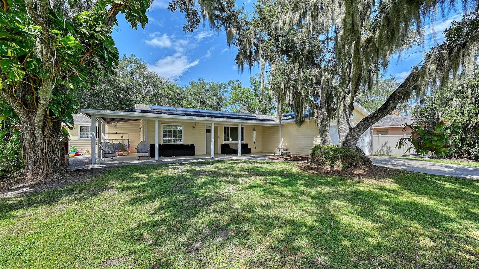 5107 WOODLAWN CIRCLE W, Palmetto, FL 34221 5107 WOODLAWN CIRCLE W, Palmetto, FL 34221
