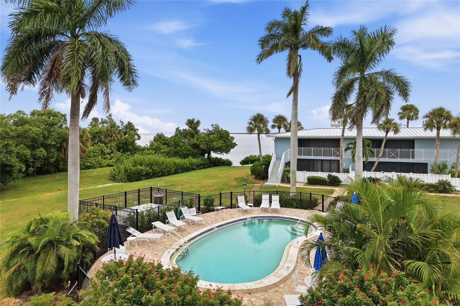 600 MANATEE AVENUE, #144, Holmes Beach, FL 34217 Pool view