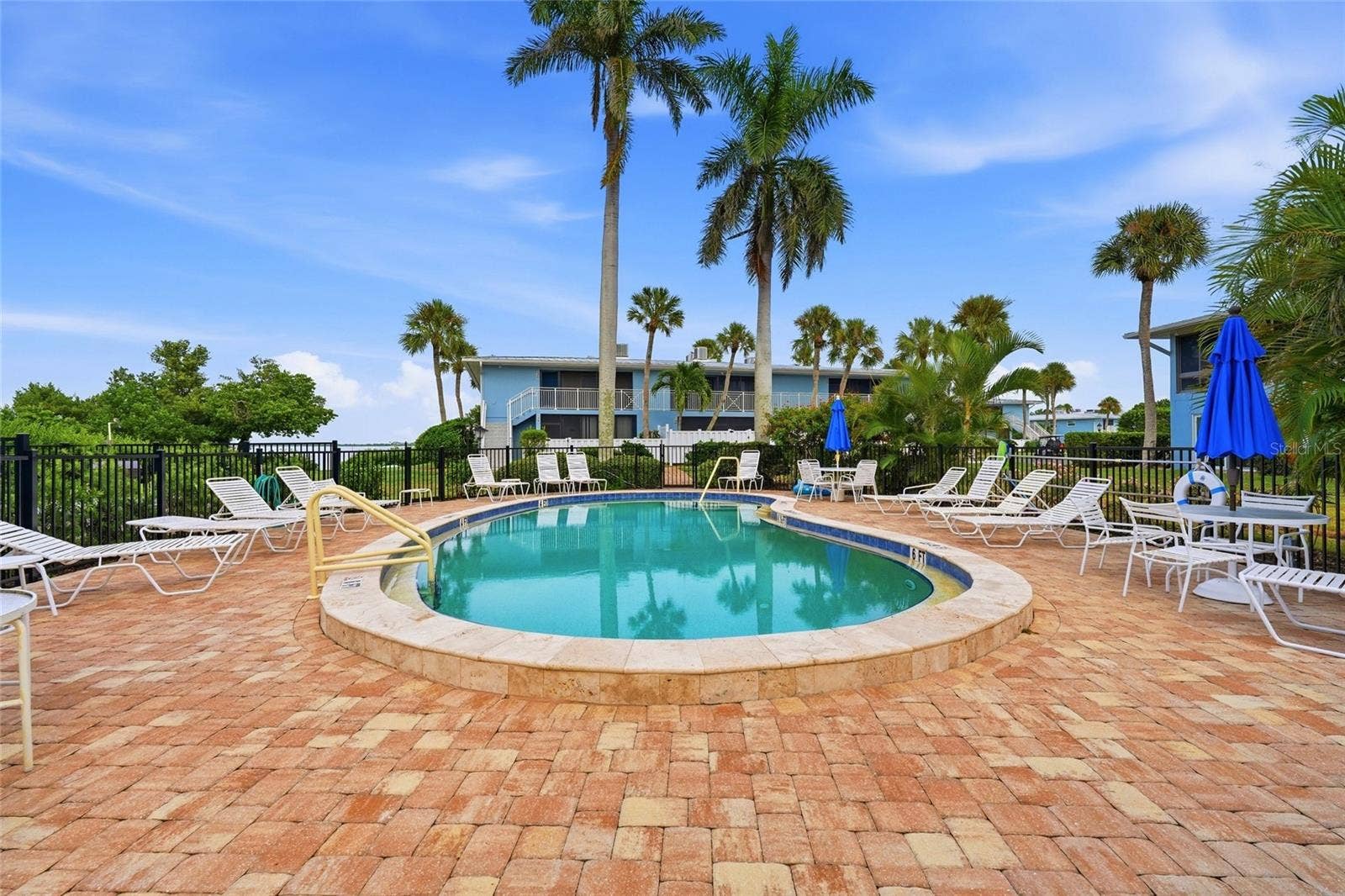 600 MANATEE AVENUE, #144, Holmes Beach, FL 34217 pool