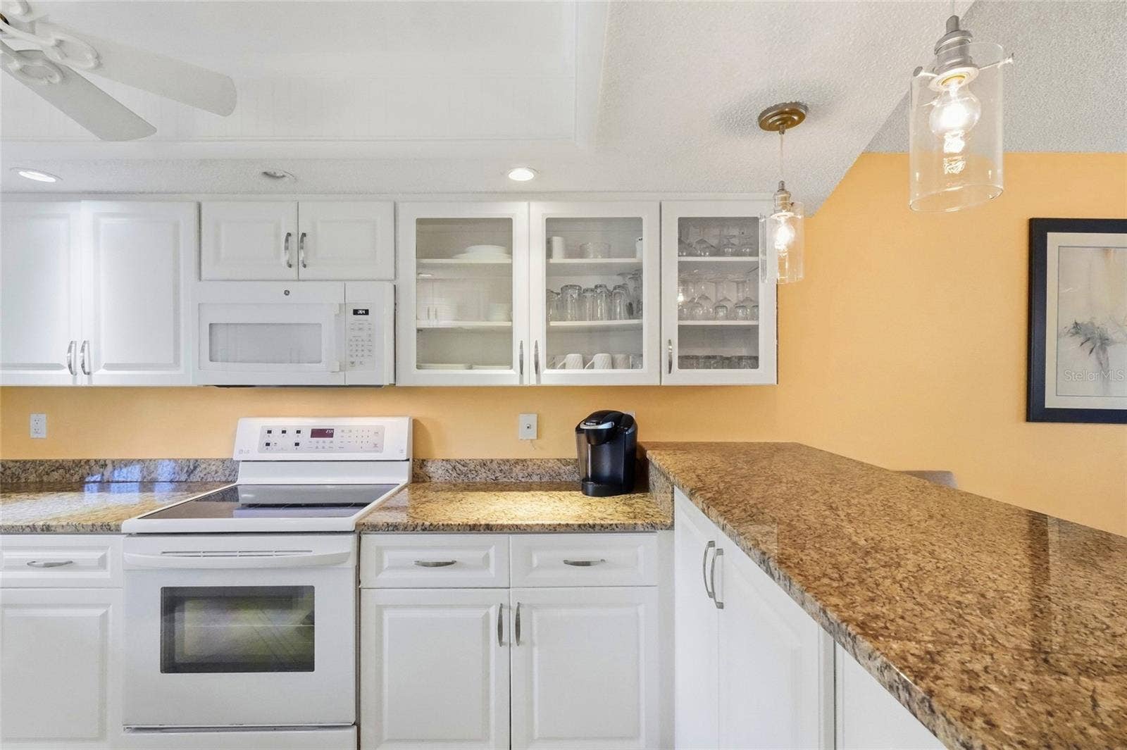 600 MANATEE AVENUE, #144, Holmes Beach, FL 34217 Updated kitchen