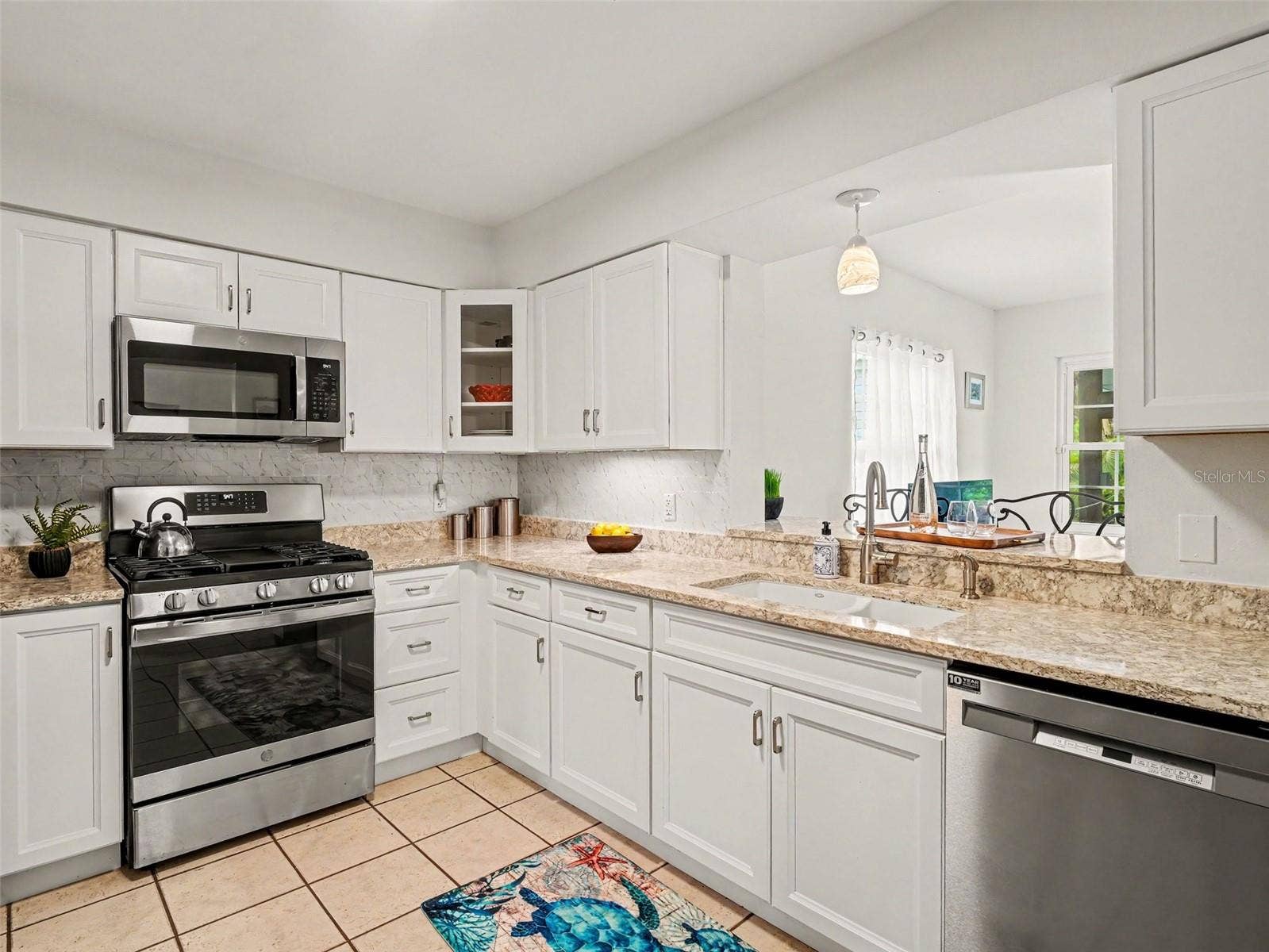 KITCHEN/FLORIDA ROOM