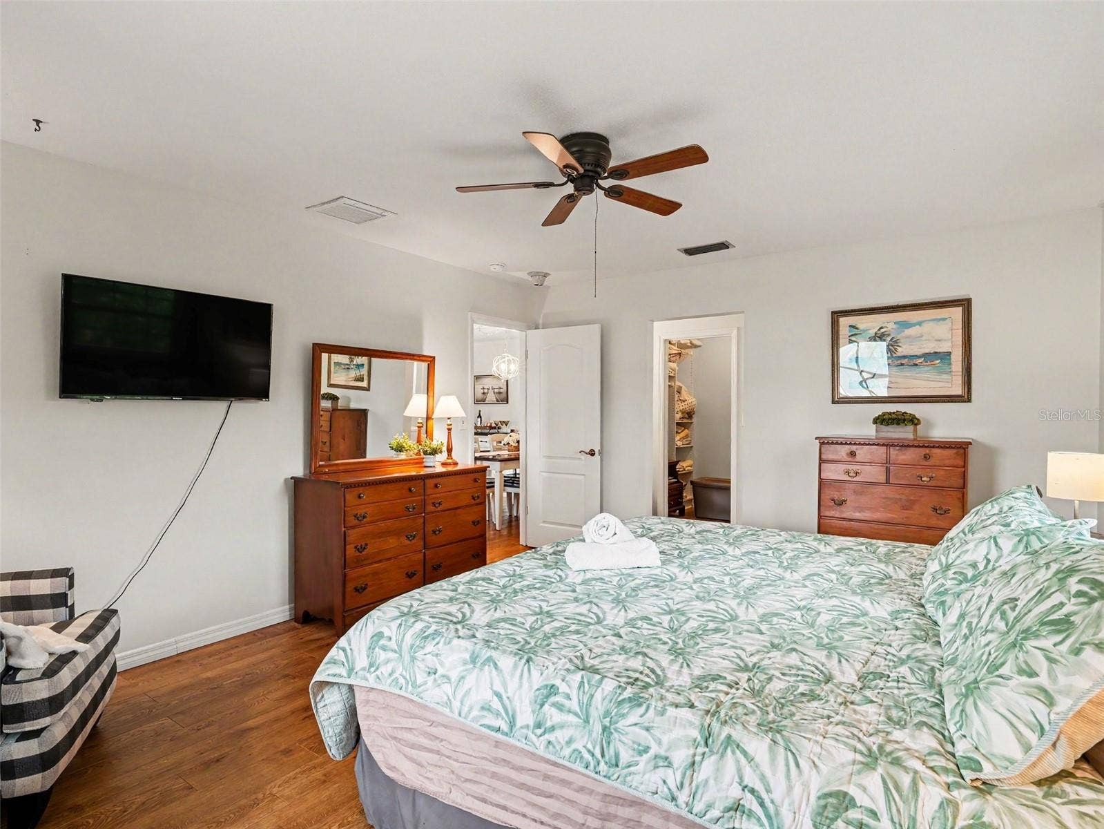 LARGE WALK IN CLOSET