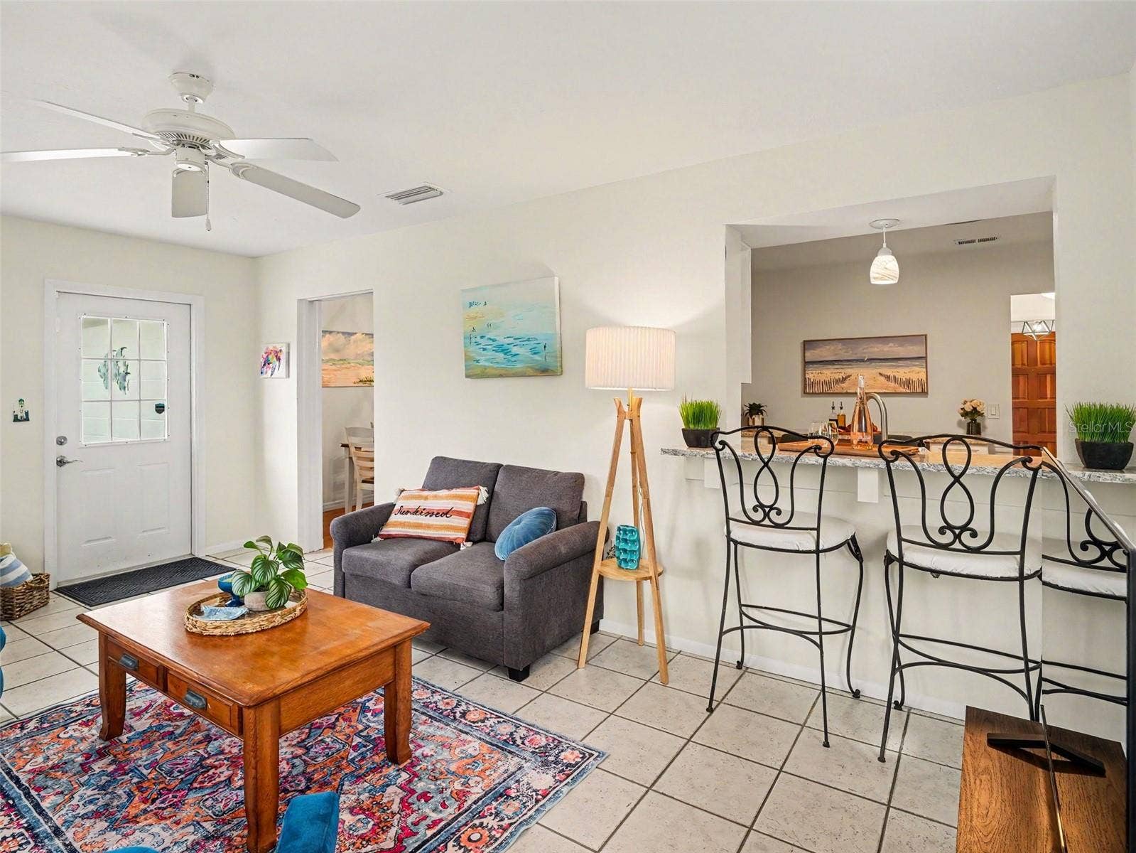 FLORIDA ROOM/BREAKFAST BAR TO KITCHEN