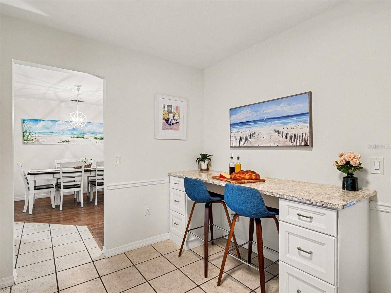 KITCHEN/DESK OR EAT IN AT THE BAR