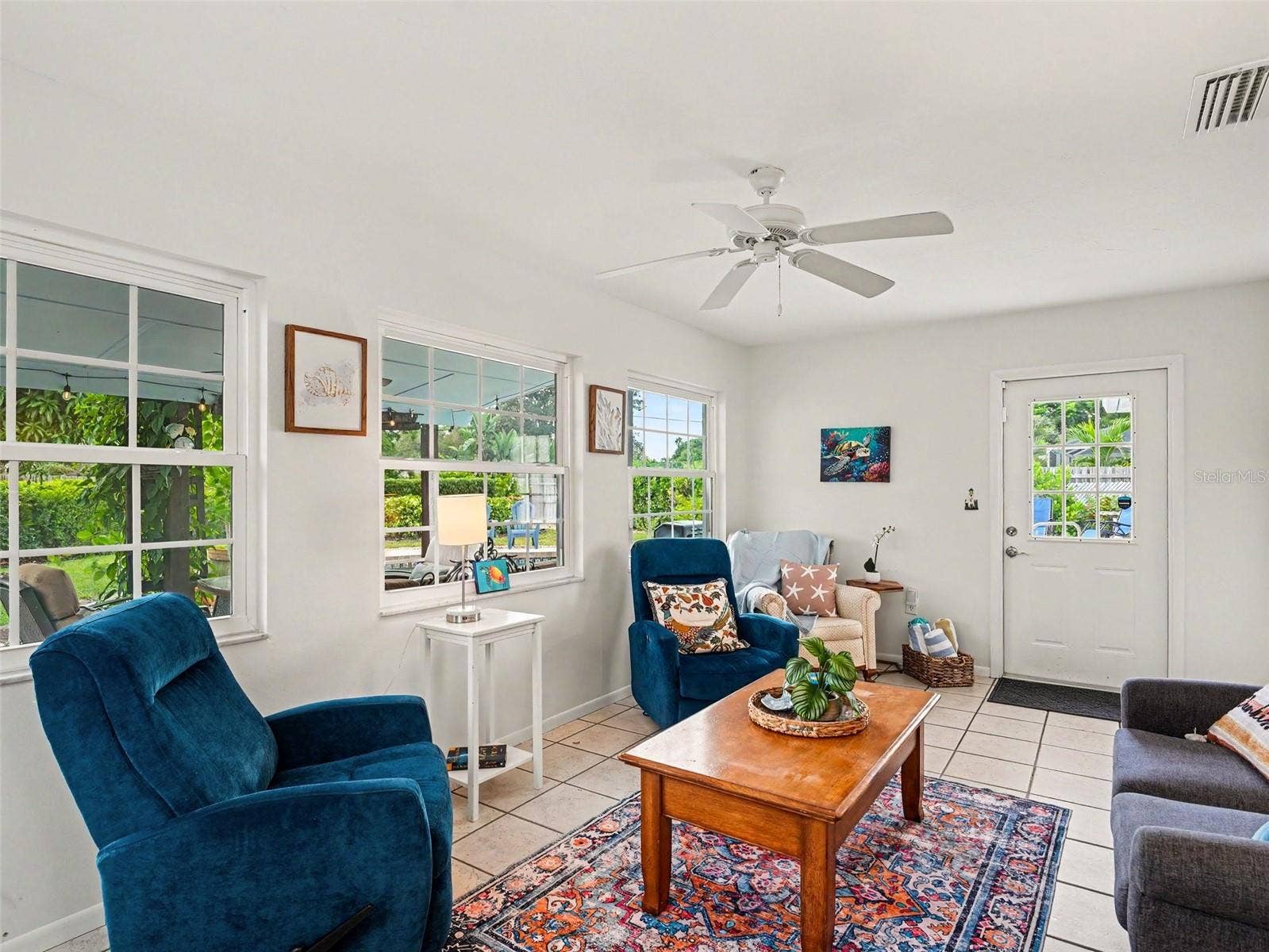 FLORIDA ROOM/LUSH BACK YARD