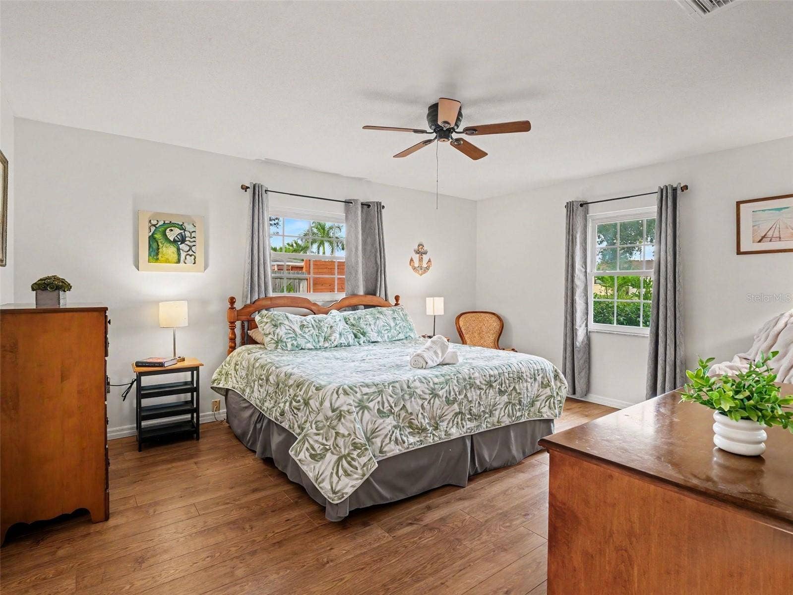 HUGE PRIMARY BEDROOM