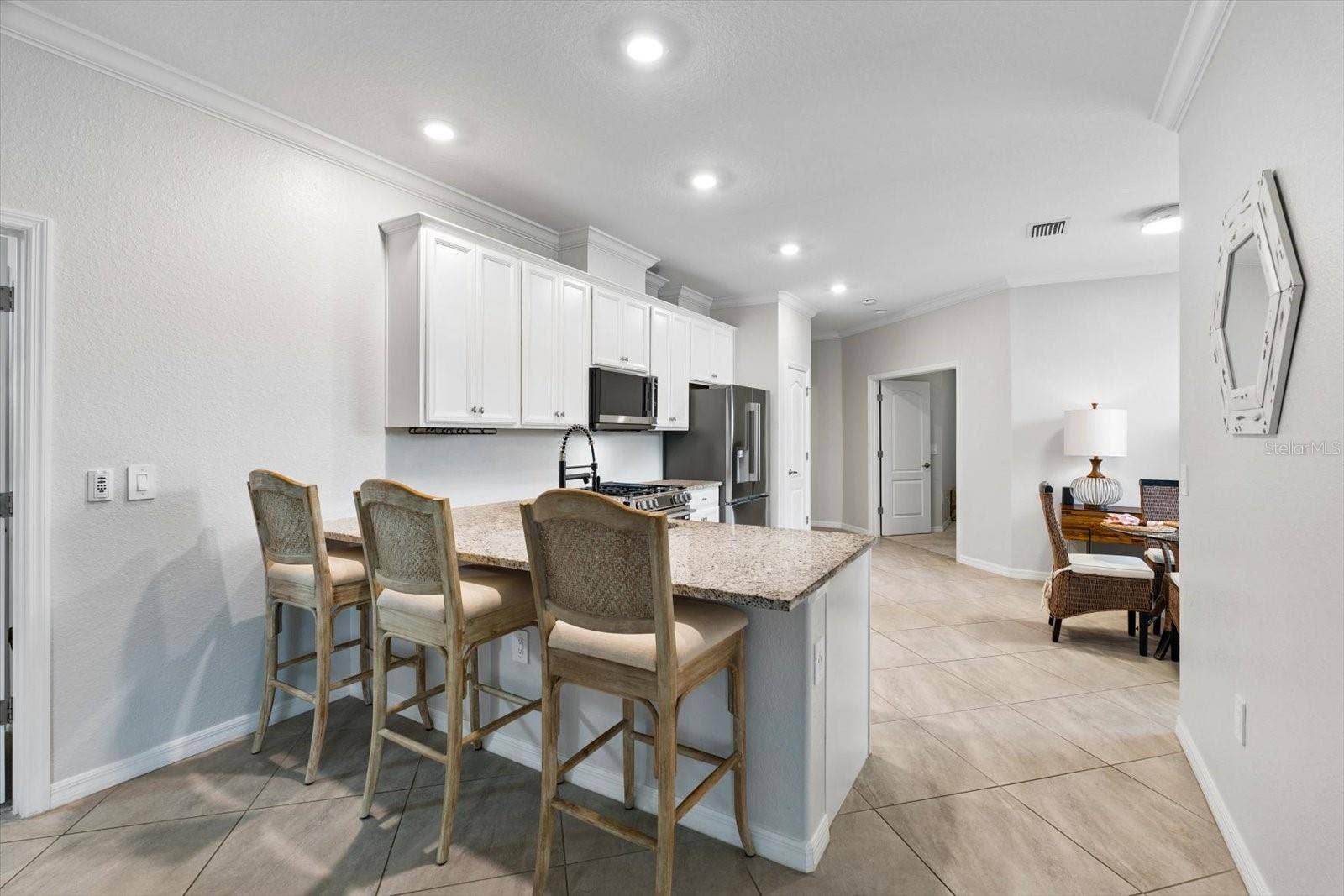 OPEN FLOOR PLAN
