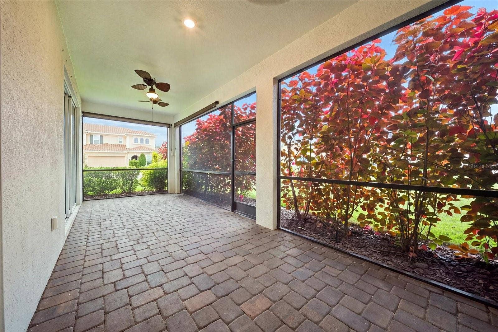 OVERSIZED LANAI