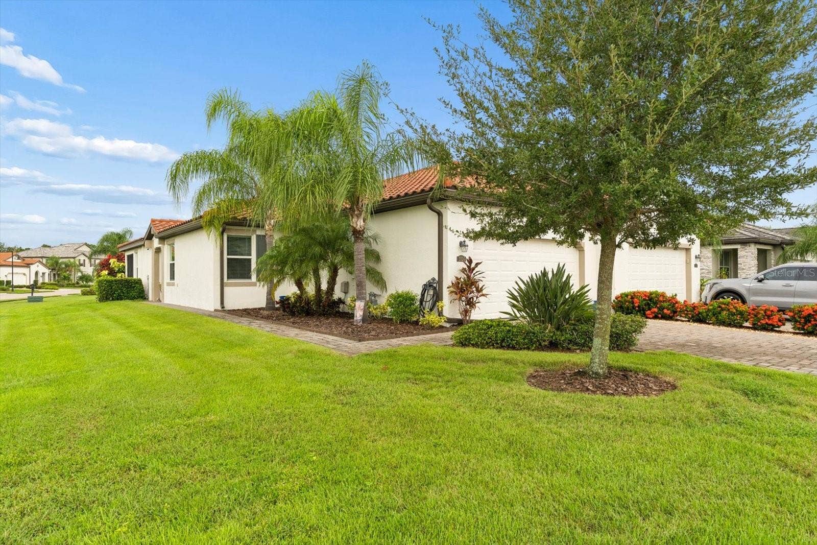 OVERSIZED HOMESITE