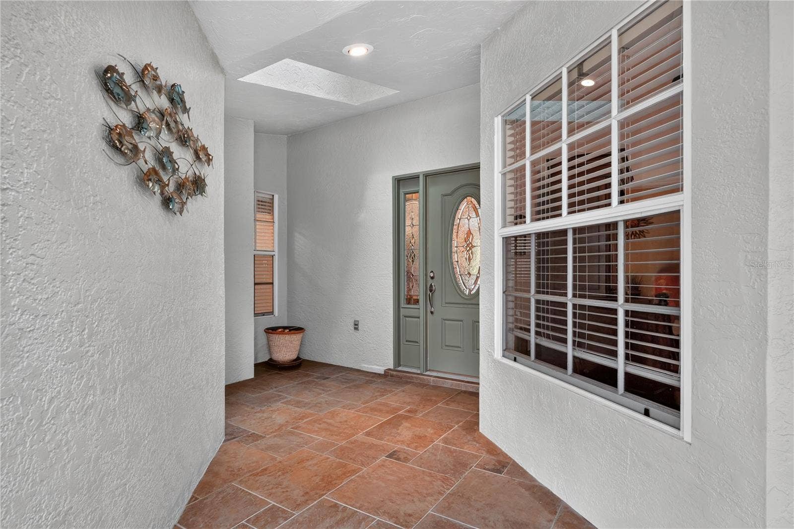 SCREENED FOYER ENTRANCE