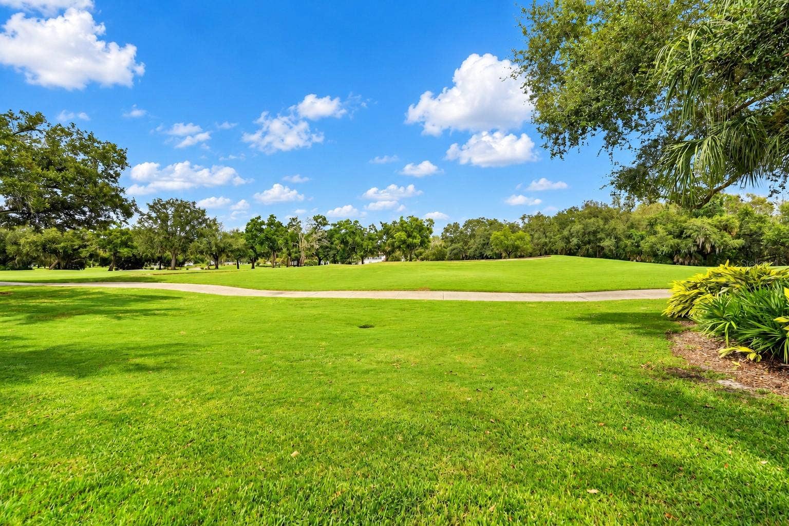 SPECTACULAR GOLF COURSE VIEWS
