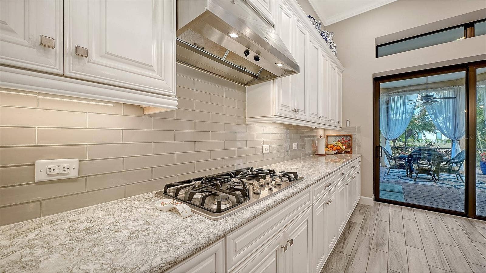 12028 LEGACY ESTATES BOULEVARD, Sarasota, FL 34238 Professional 36" Gas Top