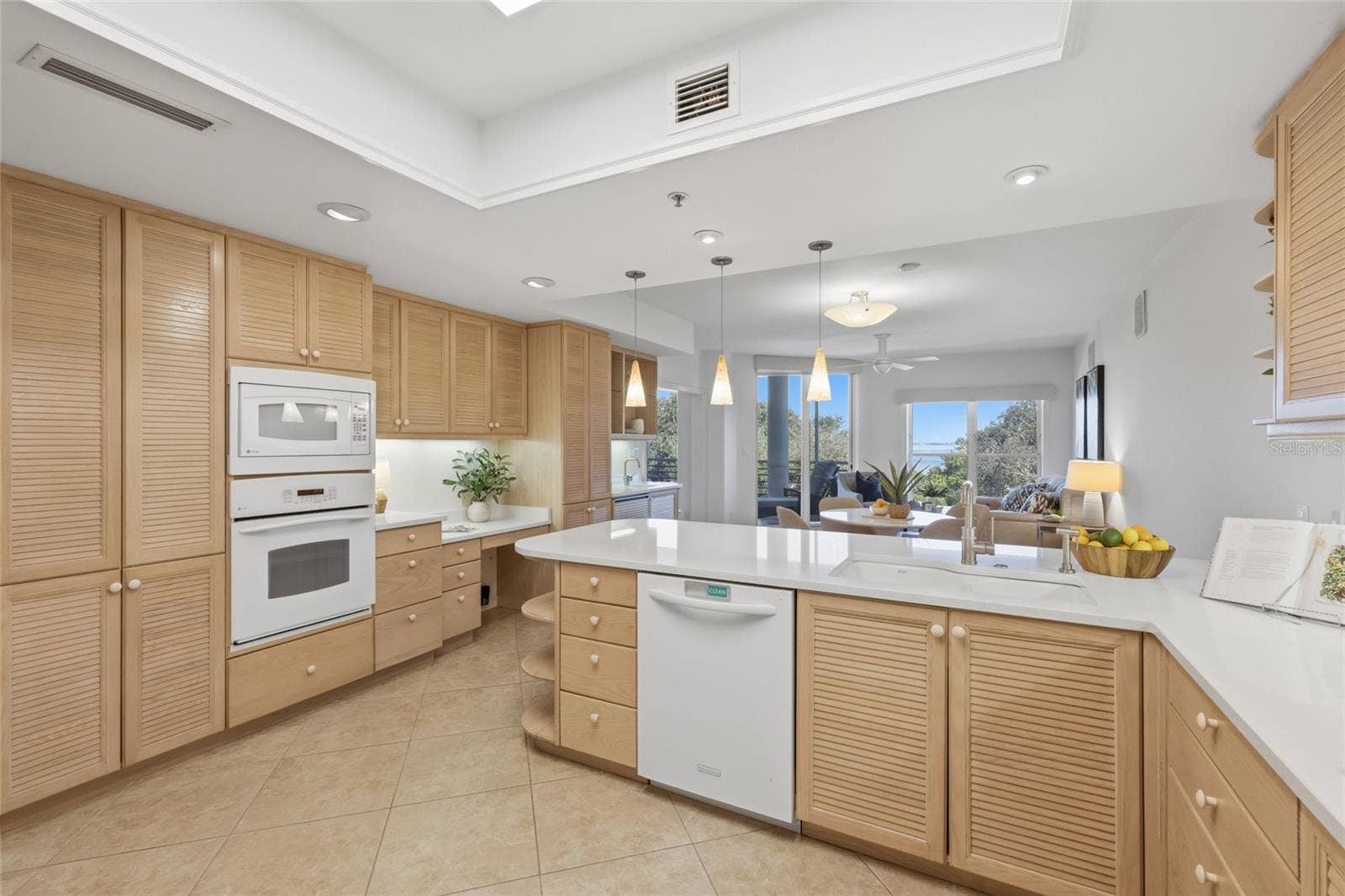 2550 HARBOURSIDE DRIVE, #333, Longboat Key, FL 34228 2550 HARBOURSIDE DRIVE, #333, Longboat Key, FL 34228