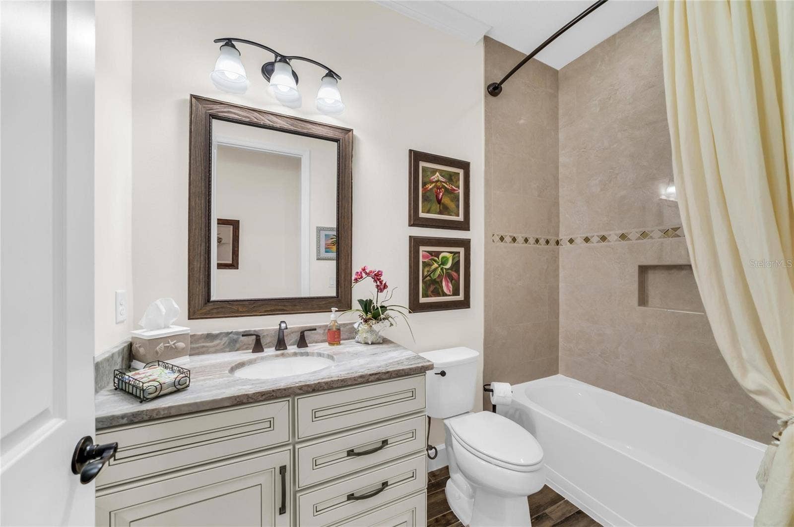 280 SAINT LUCIA DRIVE, #202, Bradenton, FL 34209 280 SAINT LUCIA DRIVE, #202, Bradenton, FL 34209