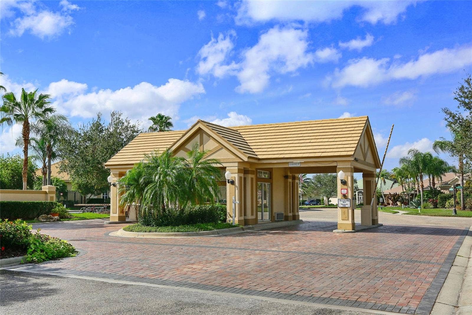 2889 GRAZELAND DRIVE, Sarasota, FL 34240 2889 GRAZELAND DRIVE, Sarasota, FL 34240
