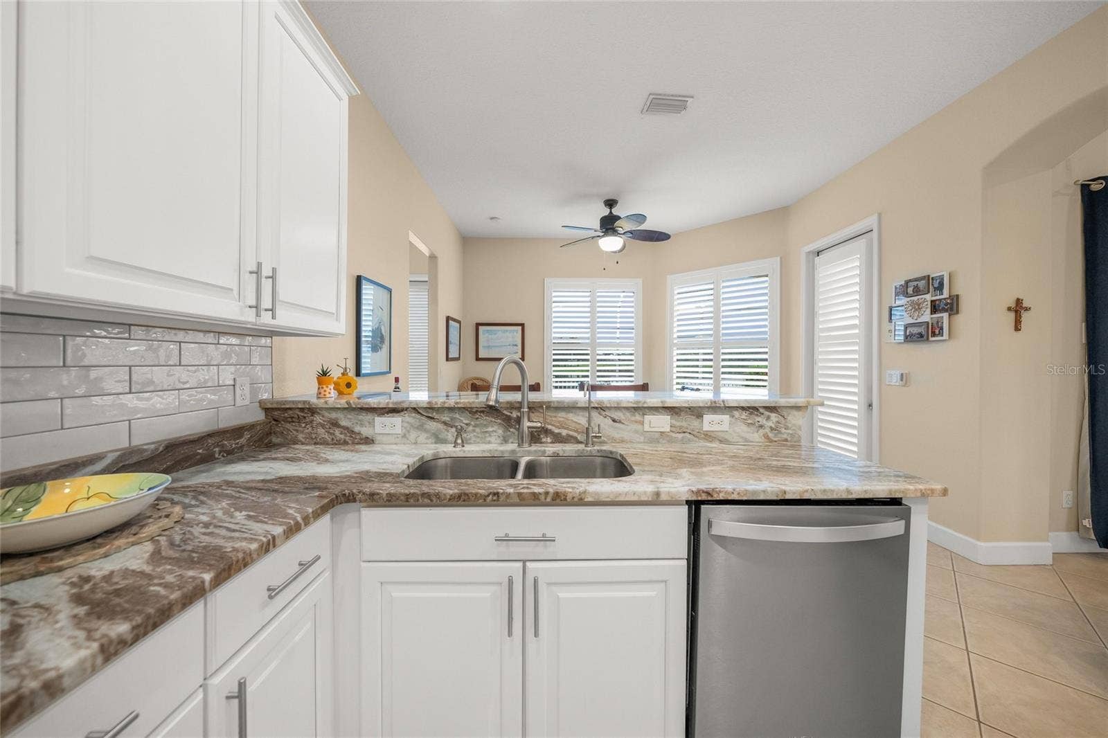 2889 GRAZELAND DRIVE, Sarasota, FL 34240 2889 GRAZELAND DRIVE, Sarasota, FL 34240