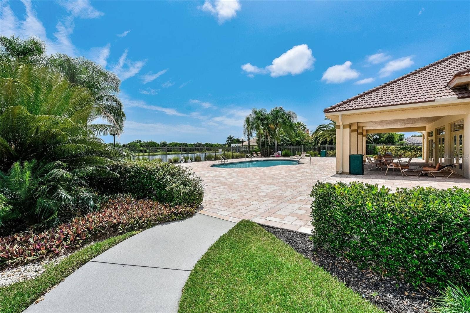 2889 GRAZELAND DRIVE, Sarasota, FL 34240 2889 GRAZELAND DRIVE, Sarasota, FL 34240