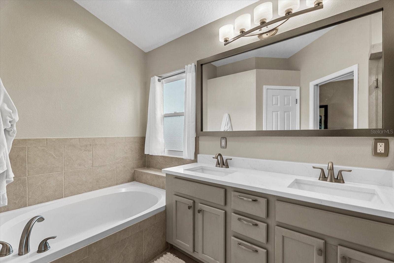 15302 SEAROBBIN DRIVE, Lakewood Ranch, FL 34202